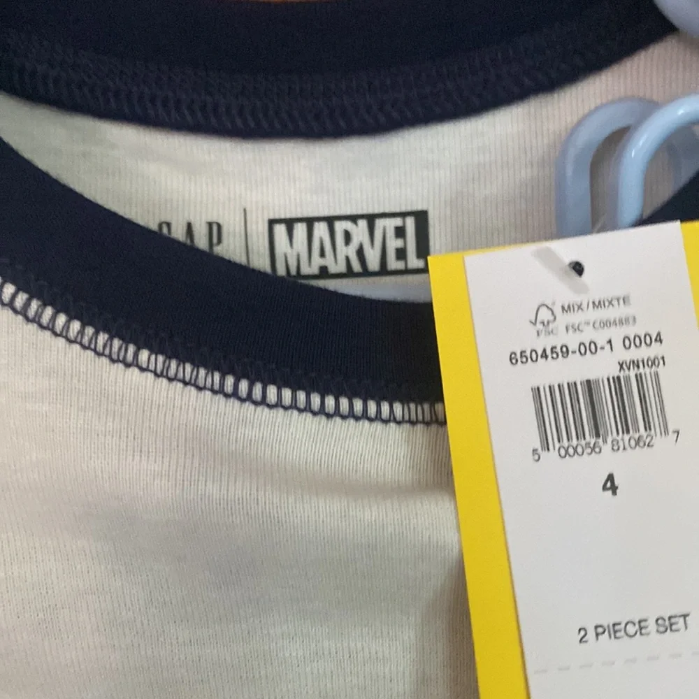 Gap Factory NWT Spiderman pj set. Size 4. White & navy.